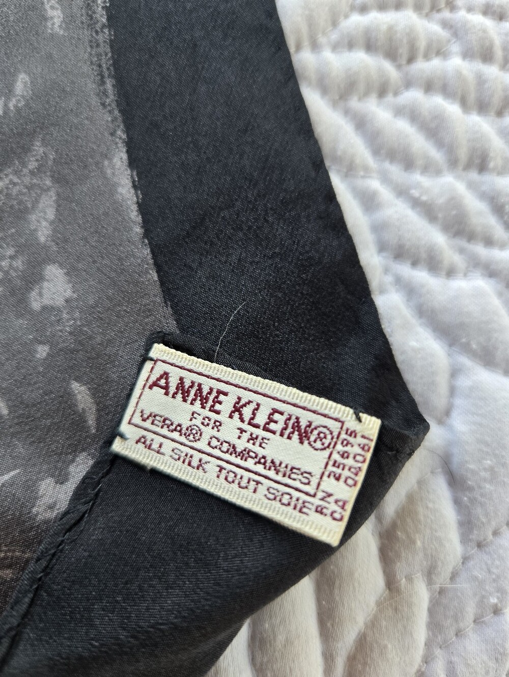 Rare Anne Klein Coral and Gray Signature Silk Scarf - Picture 2 of 4